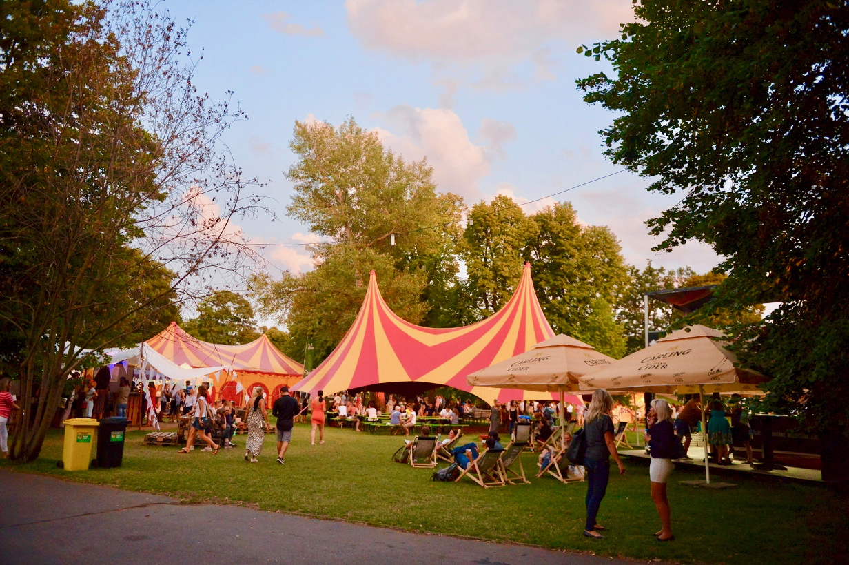 Mezinárodní festival nového cirkusu a divadla Letní Letná, Praha - CIRQUEON