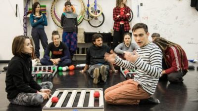 Žonglovat se naučí každý: americký cirkusový lektor Craig Quat hostem CIRQUEONU