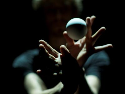 Žonglovací worskhop a vystoupení francouzského umělce Clémenta Dazina